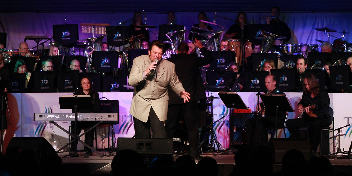 It Aint Easy Being Elvis - Country Arts